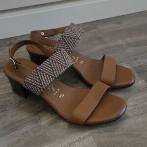 NEW!!-Brown Strappy Woven Sandals-Super Comfy-7.5